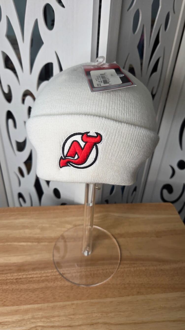 New Jersey Devils Reebok NHL White Cuffed Beanie Hat NWT Black Red Logo